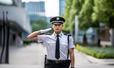 物业保安行军礼合法吗？